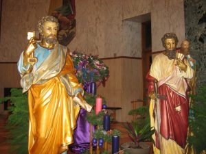 Ss. Peter & Paul interior. Advent wreaths and kings statuary, December 6, 2008 (Laurie A. Gomulka)